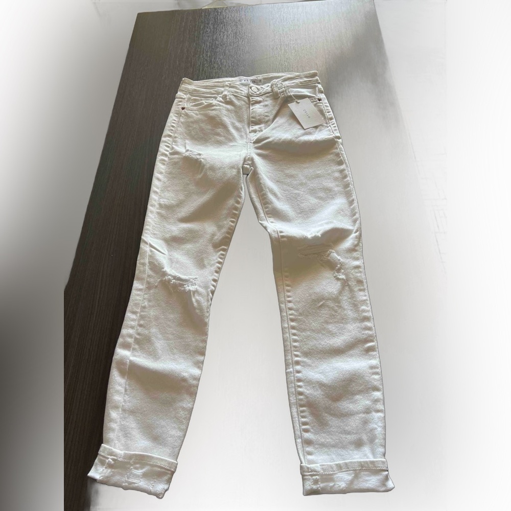 NWT cello size 3 white distressed pants. A416